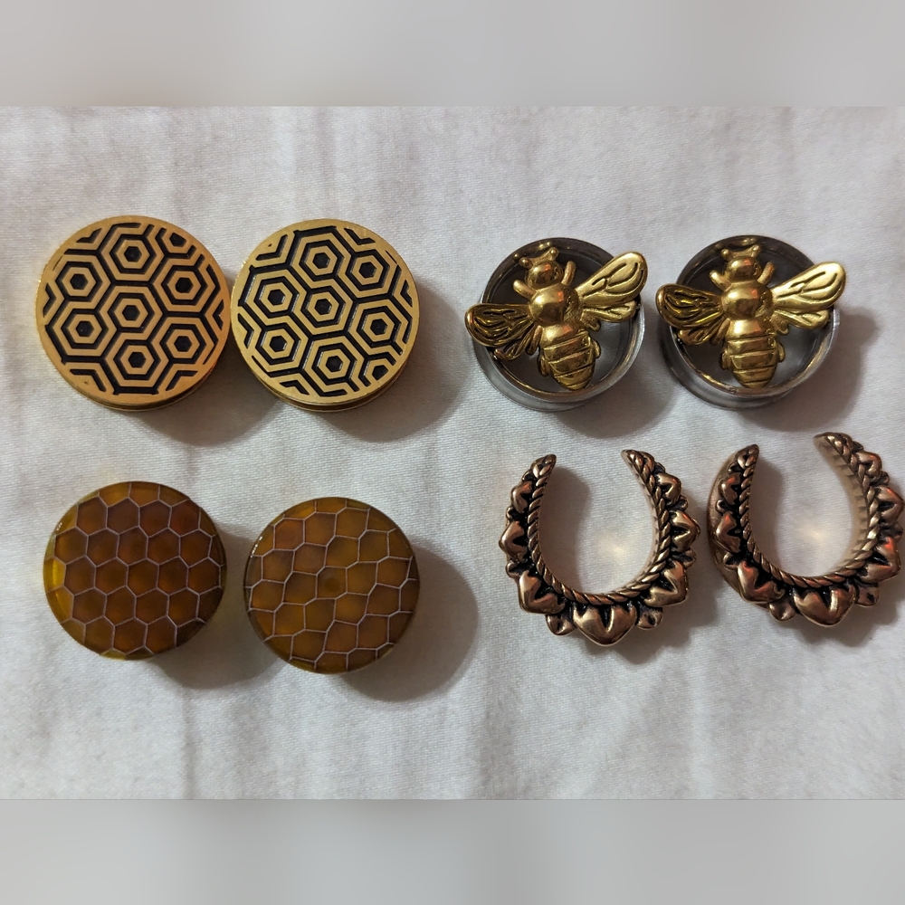 7 pair gold plugs-hold for Missy